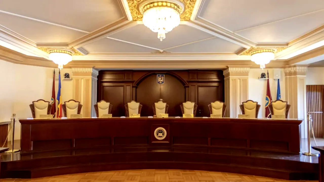 CCR se reuneşte vineri pentru a valida rezultatele primului tur al alegerilor prezidențiale / Judecătorii dezbat şi cererea de anulare a scrutinului