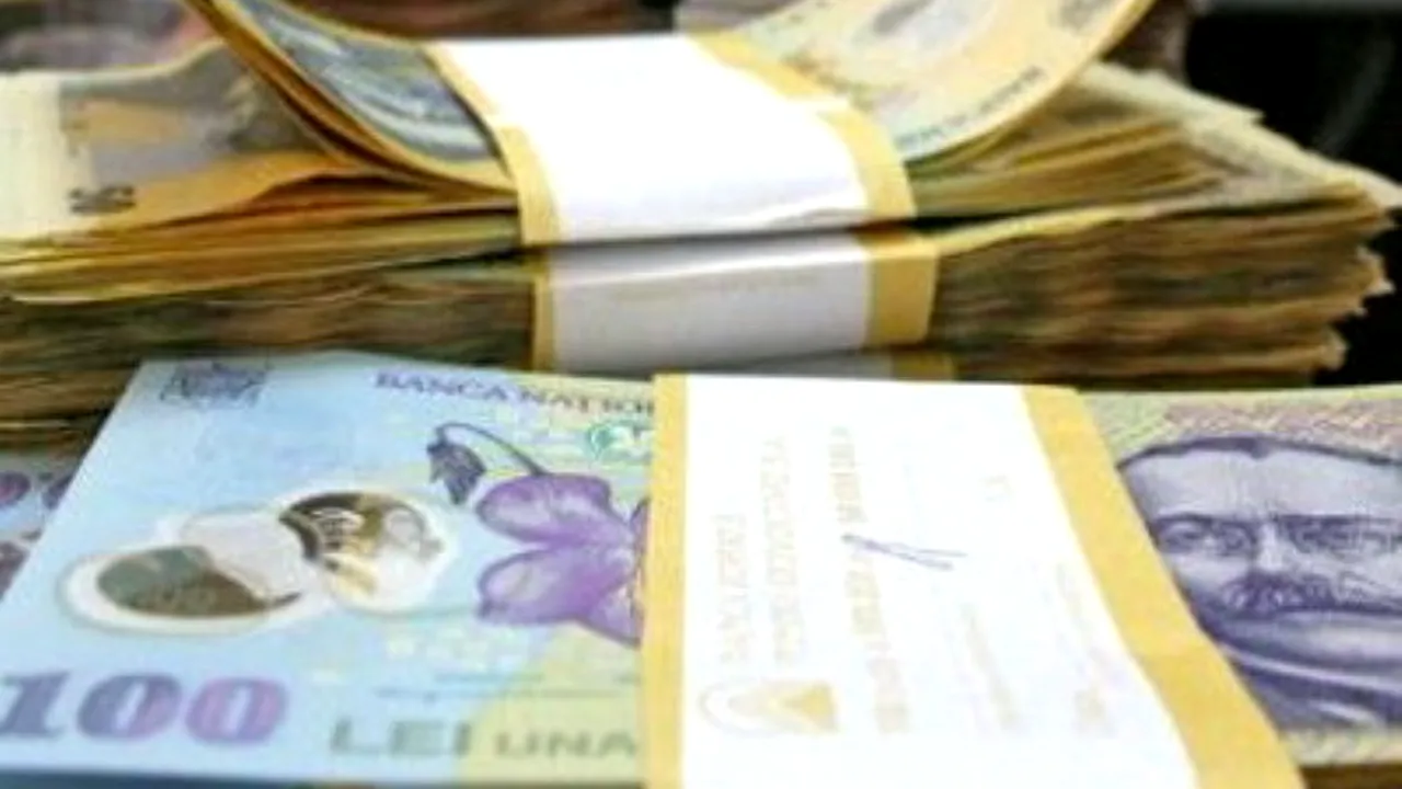 Cursul a scăzut aproape de 4,43 lei/euro la deschiderea ședinței