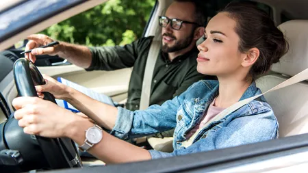 10 pași ca să știi tot ce ai nevoie dacă vrei să faci școala de șoferi