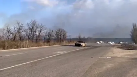 Trupele rusești bombardează coloana de civili care încearcă să fugă din Mariupol