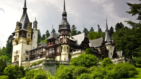 FRAUDĂ cu bilete la Castelul PELEȘ. Mii de turiști au fost păcăliți printr-o schemă pusă la cale de angajați