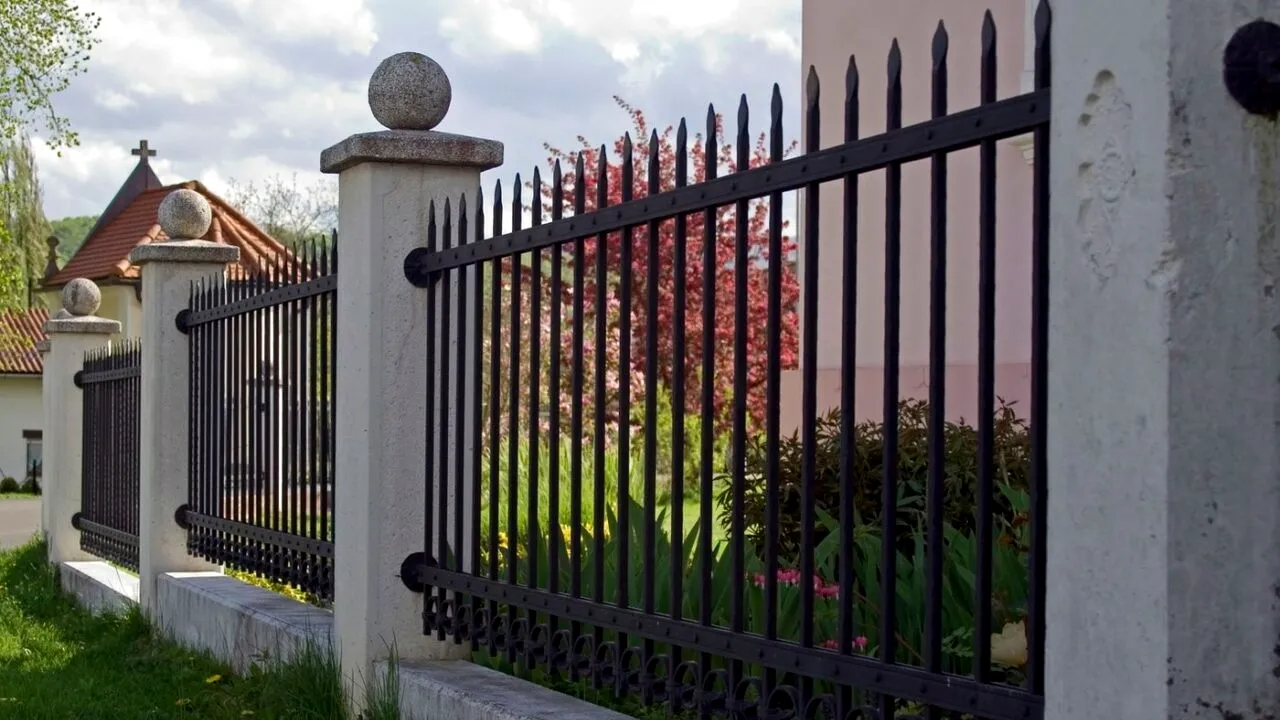 Legea te OBLIGĂ, dacă locuieşti la curte. E nevoie de aprobare de la vecini