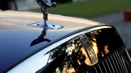 Mașini de lux din Ucraina, abandonate pe străzile din Iași. În parcarea aeroportului a fost lăsat și un Rolls Royce