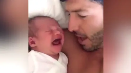 Cum să faci un bebeluș să nu mai plângă în câteva secunde cu un simplu sunet. Acest tată a demonstrat-o. VIDEO