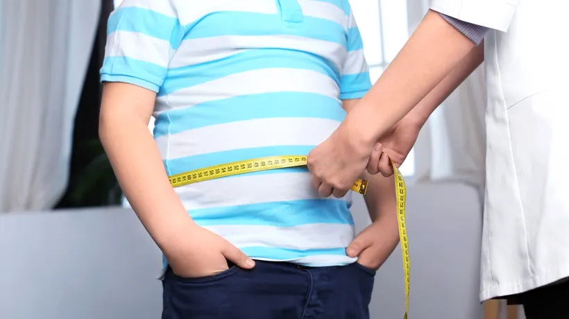 Semnal de alarmă: Numărul copiilor obezi va crește accelerat până în 2030 / Printre cauzele principale, promovarea mâncării „junk 