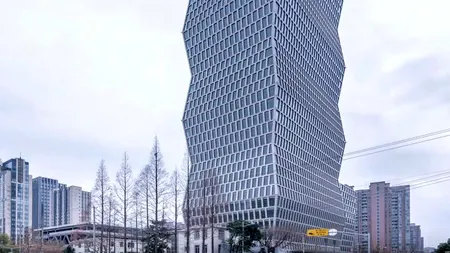 Constructorii chinezi, inspirați de BRÂNCUȘI. Cum arată Coloana Infinitului din Shanghai | VIDEO