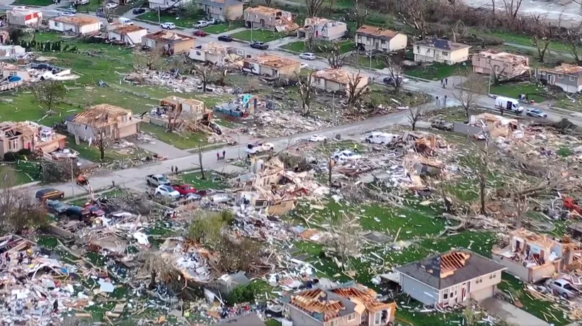 VIDEO | SUA, lovite într-o singură zi de 70 de TORNADE uriașe!/Bilanț teribil: zeci de clădiri distruse, linii electrice dărâmate, trenuri deraiate
