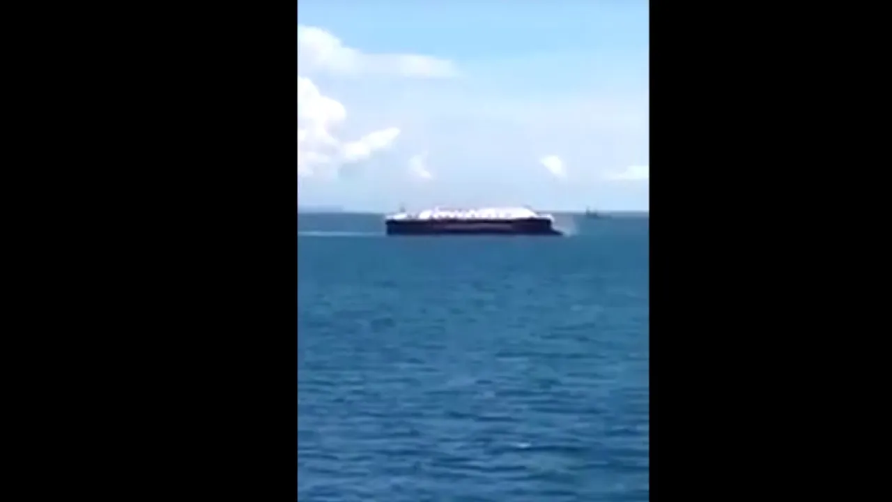 Peste 50 de persoane, salvate de la bordul unui feribot care s-a scufundat în Bali