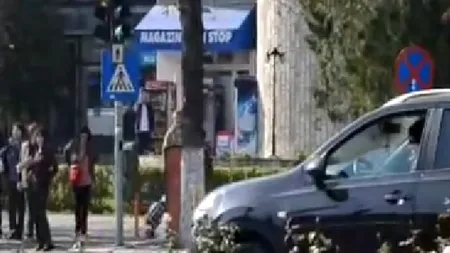 În prag de iarnă, la Buzău au înflorit trandafirii: 