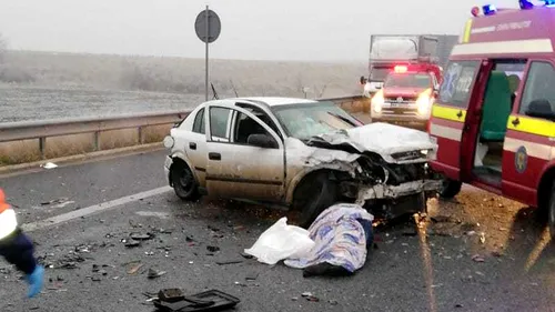 FOTO | Accident grav pe autostrada A1 Arad  - Timișoara: Primele informații arată 5 oameni încarcerați și o persoană decedată
