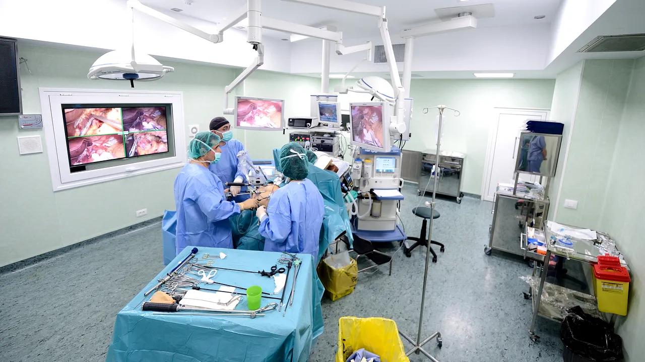 Operațiile pentru fumători și pentru persoanele obeze, interzise. Noua politică de sănătate publică ce pune pe jar Marea Britanie