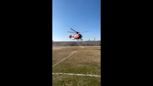 Întâmplare neobișnuită în Galați. Un elicopter SMURD a întrerupt un meci de fotbal pentru a prelua un rănit