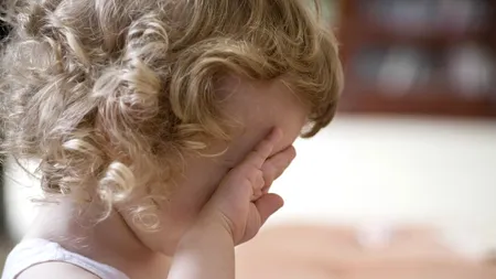 Calvarul prin care trece o mămică internată alături de copilul de 1 an bolnav de COVID-19: „Nu uit niciodată urletele fetiţei mele chinuită! Purtați mască!”