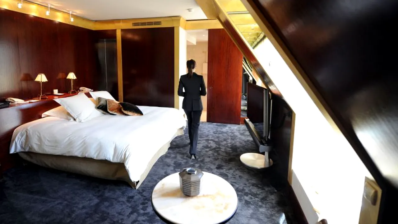 Pahare șterse cu fața de pernă și comisioane ascunse la prețurile de cazare. Ce nu știu clienții despre serviciile de la hotel