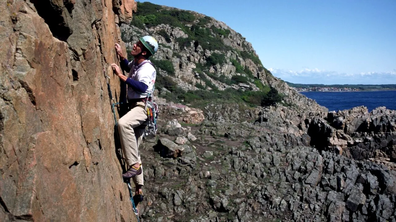 Tragedie în munții Cascadele de Nord. 3 ALPINIȘTI au murit după ce au căzut de la 120 de metri înălțime. Un al patrulea a supraviețuit miraculos