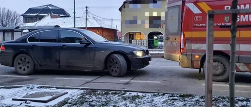 Un șofer din Arad a blocat o ambulanţă care trebuia să preia un pacient în comă