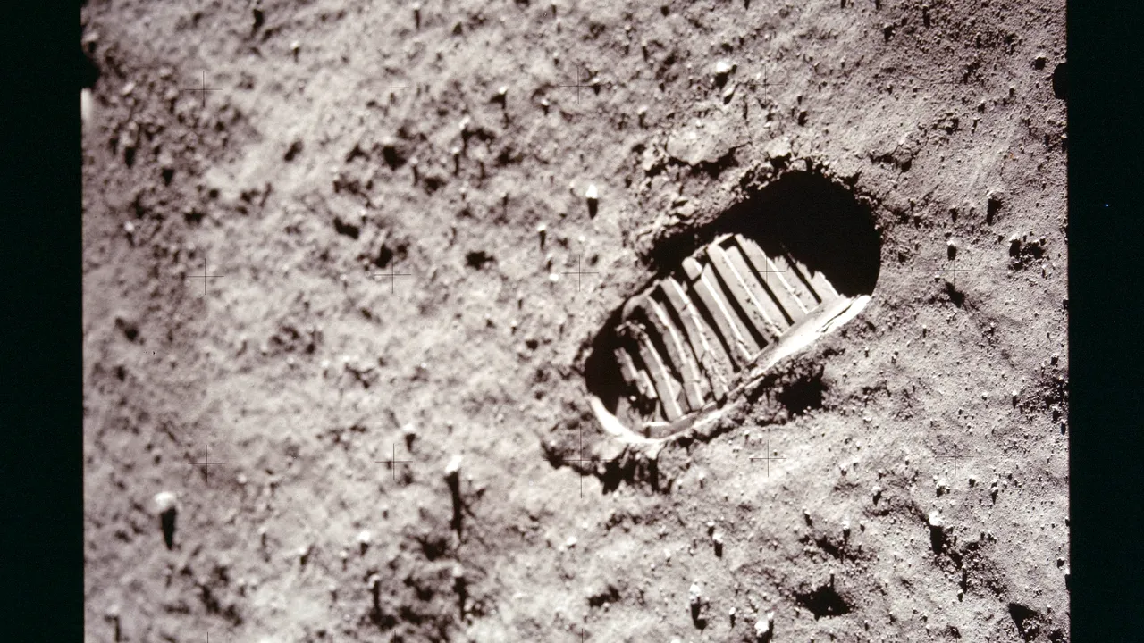 Rușii NU CRED că americanii au ajuns PE LUNĂ