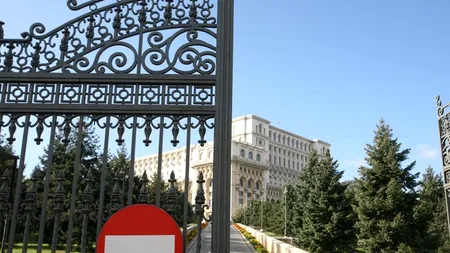 Turiștii străini care au vizitat România de Paște au fost întâmpinați cu uși închise. 