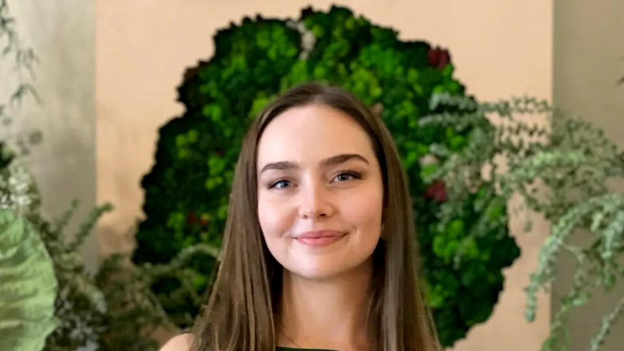 Unul dintre cei doi români prezenți la DAVOS 2025, alături de 3.000 de lideri mondiali, este o tânără de 26 de ani originară din Mangalia. Povestea ei