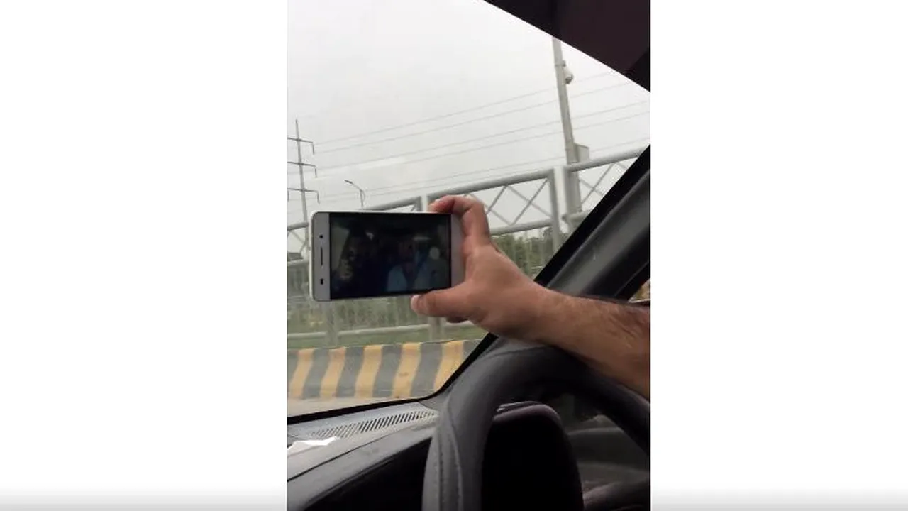 Liber la SELFIE, chiar și la volan! Polițiștii NU-I mai sancționează pe șoferi în trafic. Anunțul care a provocat ISTERIE