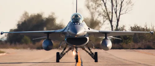 Avioane F-16 ale Forțelor Aeriene Române vor realiza zboruri de antrenament la înălțimi mici, în sud-estul țării