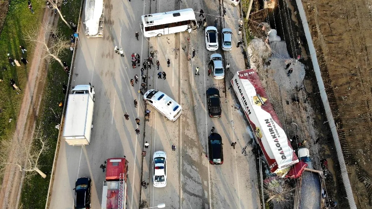 Masacru în Turcia. Zeci de mașini, spulberate în lanț de un tir rămas fără frâne