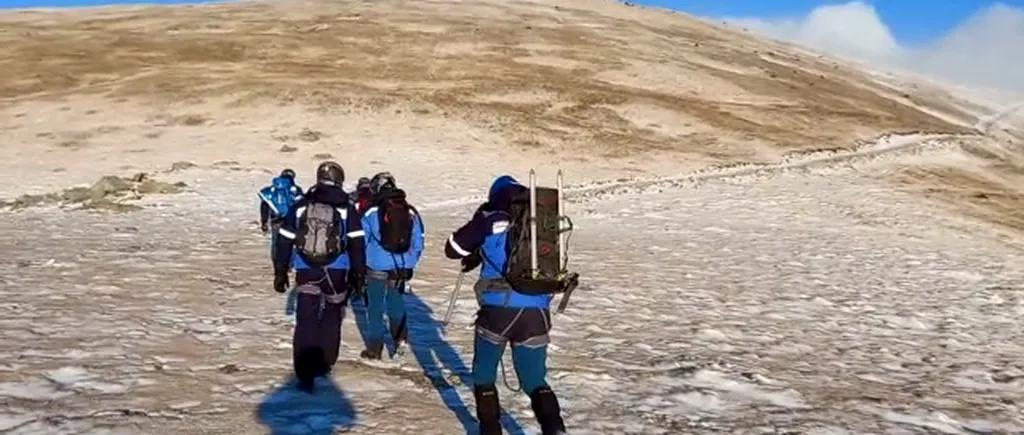 Un jandarm a murit după ce a căzut într-o râpă în Munții Parâng | VIDEO