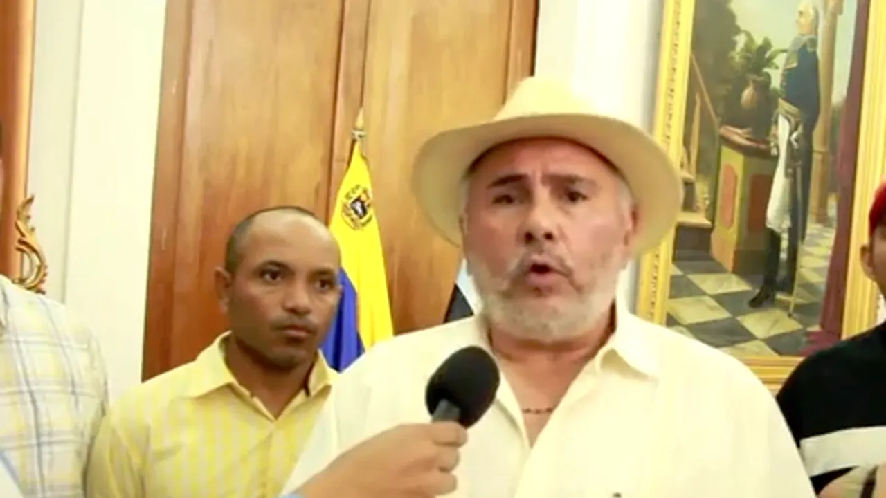 Petrecerea DEZVĂLUIRILOR. A făcut FESTIN pentru a anunța că iubita ÎL ÎNȘELA cu cel mai bun PRIETEN