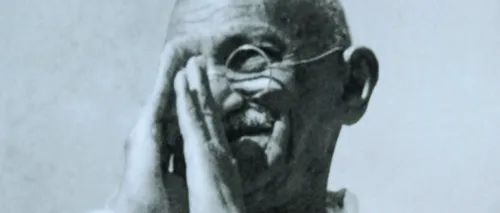 Lamele conținând picături din sângele lui Gandhi, scoase la licitație