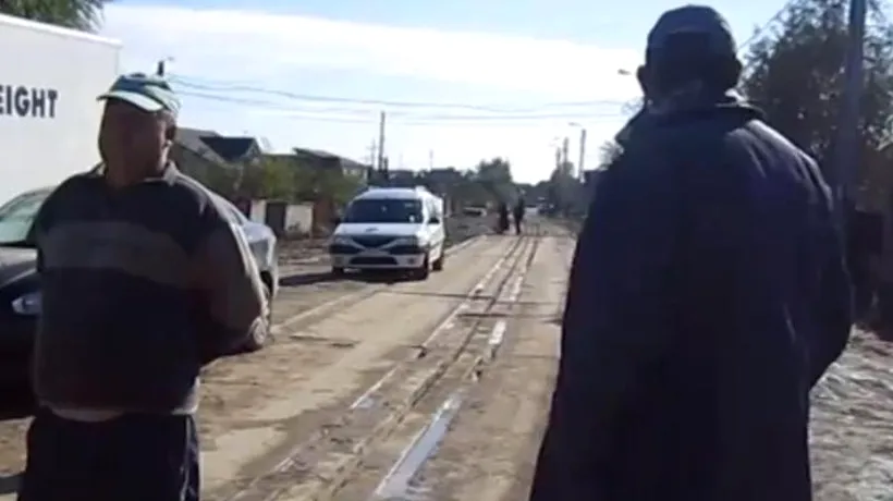 O stradă din Craiova a fost asfaltată cu dale de tramvai. VIDEO