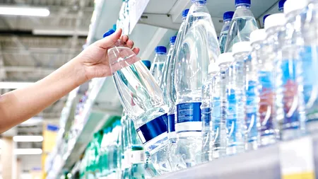 Motivul pentru care sticlele cu apă au termen de EXPIRARE. Ce se întâmplă dacă bei dintr-o sticlă după data limită