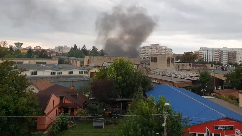 Timișoara | Incendiu puternic la hala unui atelier de mobilă - FOTO