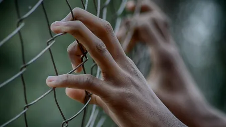 Român condamnat la închisoare în Germania pentru 10 euro și un pachet de țigări! Cât va sta bărbatul după gratii