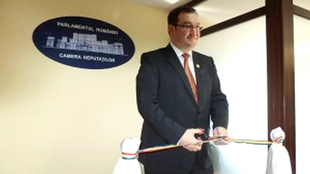 ANI cere Parlamentului sancționarea a doi deputați