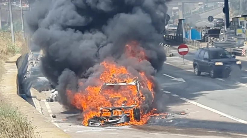 Incendiu spectaculos pe Autostrada Soarelui. Un BMW a fost mistuit de foc în câteva minute. Care a fost cauza