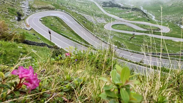 Șoferii ar putea circula din nou pe Transfăgărășan de vineri. Directorul CNAIR a anunțat în ce condiții va fi redeschis drumul