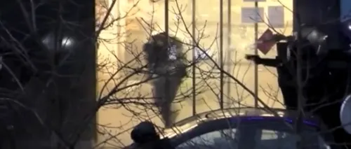 Cum au reușit să scape de teroriști șase dintre ostaticii din Franța. Imaginile asaltului poliției la Paris