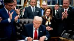 Trump a semnat legea care lovește Rusia cu noi sancțiuni. „Flota fantomă” a lui Putin, vânată de americani