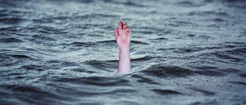 TRAGIC. Opt copii din China s-au înecat încercând să se salveze unul pe altul