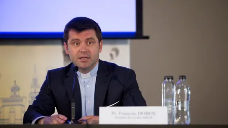 Părintele Francisc Doboș, ironic la adresa preotului care a spus că persoanele vaccinate vor avea solzi pe corp: „Mi-au prescris imediat aghiazmă”