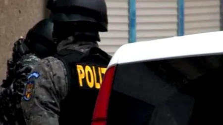 Scandalos. Mascații au intrat peste o familie din Ilfov, dar la o adresă greșită. “Sunt vânătă pe mâini, țineau de mine, voiau să-mi împuște câinele în cap!” / VIDEO