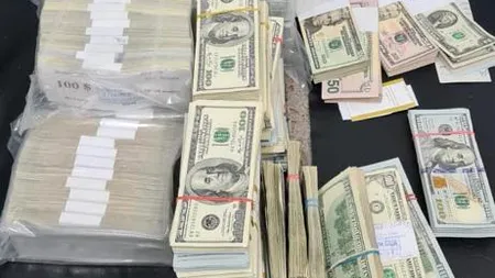 O familie din Ucraina a încercat să intre în România cu peste 1,6 milioane dolari și 50.000 euro nedeclarați. Poliția de frontieră a sesizat procurorii (GALERIE FOTO)