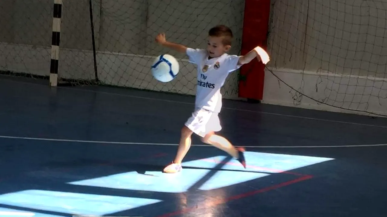 #roMânia Doi olteni au trimis bani acasă pentru a-și deschide ȘCOLI DE FOTBAL: Eu am lăsat mingea de tânăr. De atunci mi-am promis...