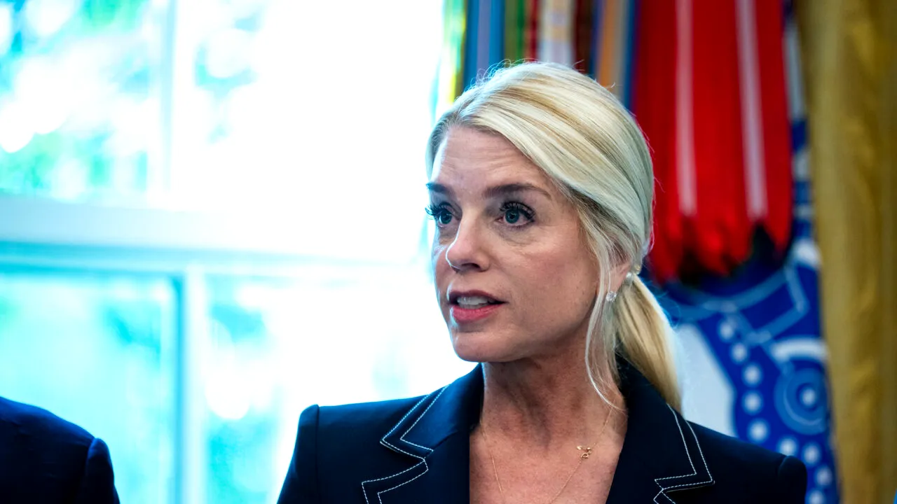 Pam Bondi, fosta șefă a Justiției din SUA, diagnosticată cu cancer tiroidian. JD Vance: „Pam a fost un atu extrem de valoros pentru echipa lui Trump”