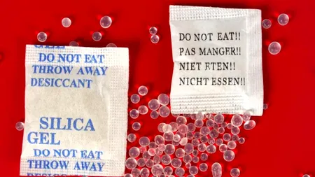Puțini știu la ce folosesc plicurile de SILICAGEL, de fapt. Mulți le aruncă