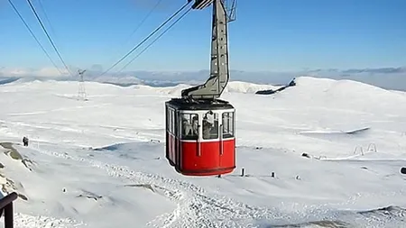În urmă cu trei zile, zeci de turiști au rămas blocați la înălțime. Ce s-a întâmplat cu telecabina defectă de la Bâlea Lac