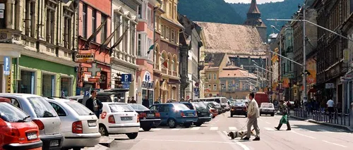 Doi tineri beți au vandalizat zeci de magazine din centrul Brașovului