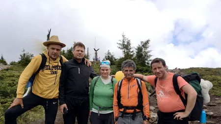 Bani adunați pentru o fată bolnavă de trei pelerini care au străbătut pe jos 300 de kilometri până la Șumuleu Ciuc 