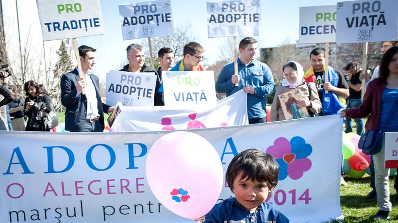 Iohannis a promulgat modificările pentru legea adopției