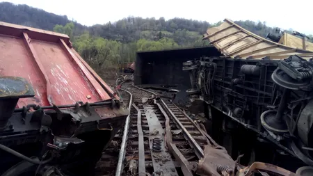 Mecanicii trenului care a deraiat ar fi cerut cale liberă din cauza problemelor la sistemul de frânare.VIDEO


